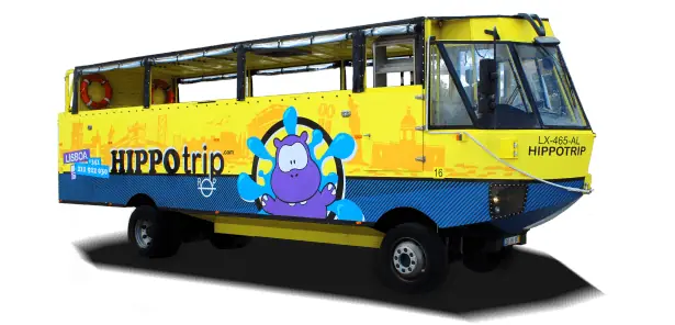 Le véhicule amphibie jaune et bleu HIPPOtrip, vu de profil
